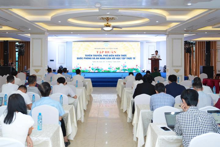 Đ&aacute;nh gi&aacute; to&agrave;n diện việc thi h&agrave;nh 3 luật về quốc ph&ograve;ng, d&acirc;n qu&acirc;n tự vệ v&agrave; gi&aacute;o dục quốc ph&ograve;ng, an ninh - Ảnh 1.