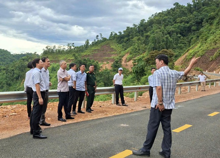 Huế khảo s&aacute;t lắp trạm BTS, đẩy nhanh khắc phục c&aacute;c điểm l&otilde;m s&oacute;ng - Ảnh 1.