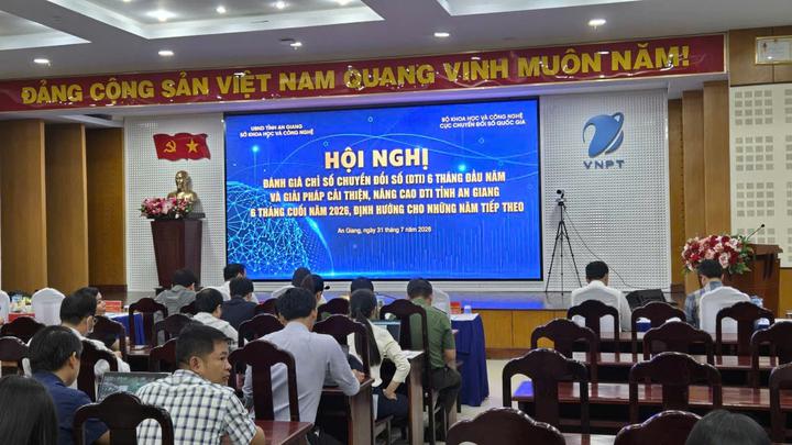 An Giang quyết tâm đưa chỉ số chuyển đổi số vào nhóm 10 cả nước - Ảnh 2.