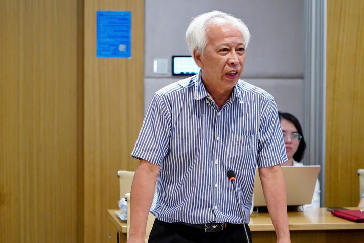 TS. Nguyễn Long, Nguyên Tổng thư ký Hội tin học Việt Nam cho biết, Mạng lưới chuyên gia AI Việt Nam toàn cầu phải hướng tới tạo ra sản phẩm AI, đào tạo nhân lực và chuẩn bị năng lực cạnh tranh dài hạn cho Việt Nam. TS. Nguyễn Long, Nguyên Tổng thư ký Hội tin học Việt Nam cho biết, Mạng lưới chuyên gia AI Việt Nam toàn cầu phải hướng tới tạo ra sản phẩm AI, đào tạo nhân lực và chuẩn bị năng lực cạnh tranh dài hạn cho Việt Nam.