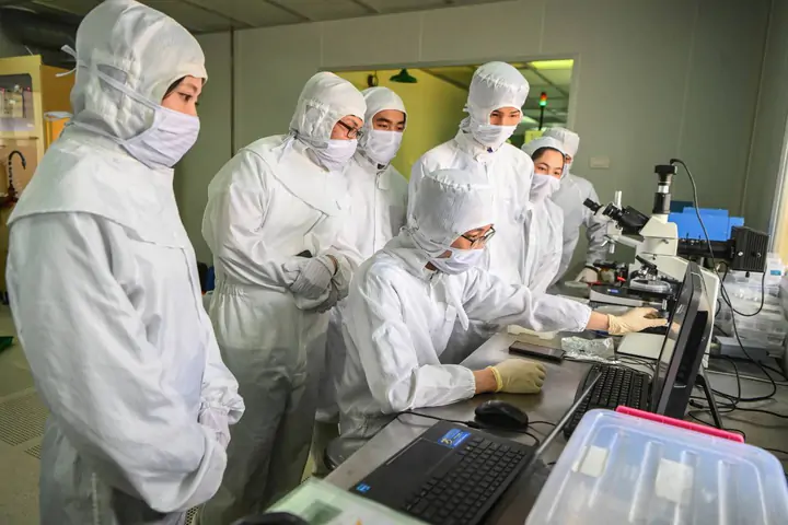 Viet Nam targets to master at least four strategic technologies by 2030 - Ảnh 1.