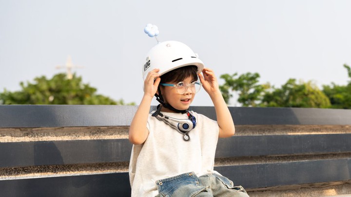 Nhìn dấu hiệu hợp quy, kiểm tra quai mũ trước khi mua- Ảnh 1.