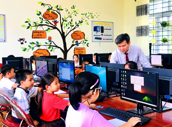 C&ocirc;ng nghệ số mở rộng cơ hội học tập cho học sinh v&ugrave;ng cao Quảng Trị - Ảnh 1.