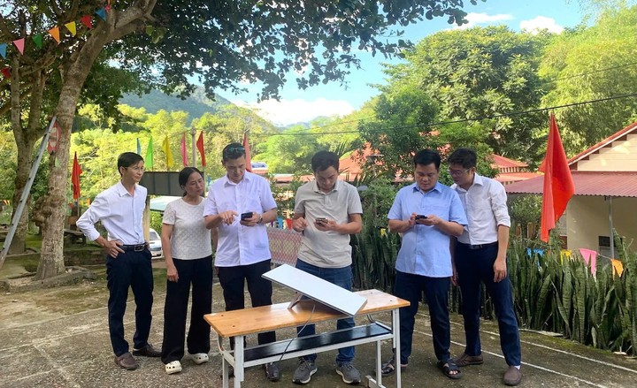 Thanh Hóa: Lắp đặt thiết bị Starlink tại các vùng lõm sóng viễn thông- Ảnh 1.