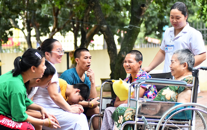 Người khuyết tật được hỗ trợ chi phí, tăng cơ hội tiếp cận dịch vụ và công nghệ số - Ảnh 1.
