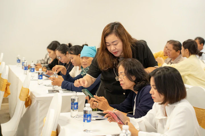 Kh&aacute;nh H&ograve;a "x&uacute;c tiến" chuyển đổi số cho hợp t&aacute;c x&atilde; v&ugrave;ng đồng b&agrave;o d&acirc;n tộc thiểu số - Ảnh 2.