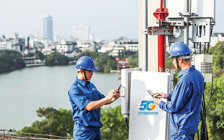 Telecom giants in Vietnam are taking applications and commercialising the 5G network, expected to generate more opportunities for businesses to accelerate digital transformation, toward developing a predominantly digital economy in the country, according to insiders.