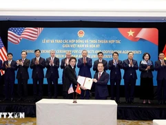 Party chief witnesses signing, exchange of Vietnam–US contracts, cooperation agreements