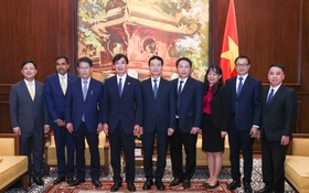 Bộ trưởng Nguyễn Mạnh Hùng tiếp và làm việc với Tổng Giám đốc UPU
