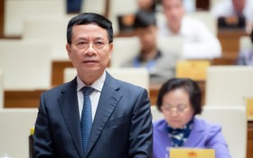 Bộ trưởng Nguyễn Mạnh Hùng trả lời chất vấn đại biểu Quốc hội