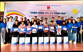 Chắp cánh những ước mơ cho học sinh nghèo vượt khó