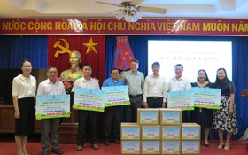 Huyện Yên Định – Thanh Hóa: Trao tặng thẻ thư viện số và máy tính bảng cho giáo viên, học sinh