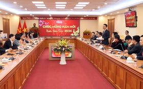 Bộ trưởng Nguyễn Mạnh Hùng chúc Tết, làm việc với TTXVN