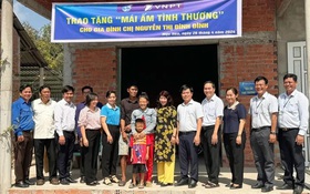 VNPT trao tặng 'Mái ấm tình thương' tại huyện Mộc Hóa (Long An)