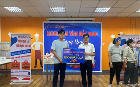 Ấm lòng mùa bão: MobiFone trao hàng trăm phần quà, tài trợ 100% nền tảng học trực tuyến mSchool