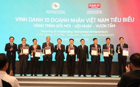 CMC nhận giải Top 10 thương hiệu mạnh vươn tầm 2025