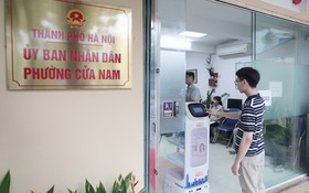 Robot AI làm nhân viên phục vụ hành chính công tại Hà Nội