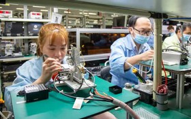 Hình thành nền kinh tế tri thức, xã hội sáng tạo và chính phủ số hiện đại