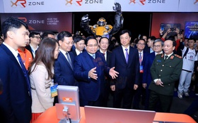 Thủ tướng trải nghiệm công nghệ tại Techfest Việt Nam 2025