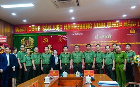 Lễ ký kết thỏa thuận hợp tác giữa MobiFone và Công an tỉnh Vĩnh Long