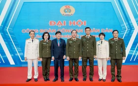 Sôi động không gian trải nghiệm công nghệ số MobiFone trong các ngày Đại hội tại trụ sở Bộ Công an