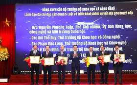 Vinh danh các tập thể, cá nhân tiêu biểu đóng góp vào hành trình lập pháp và chuyển đổi số ngành KH&CN