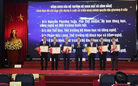 Đưa Việt Nam vào giai đoạn phát triển mới bằng KHCN, ĐMST và CĐS