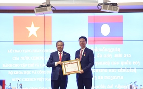 Lễ trao tặng Huân chương Lao động hạng Nhất và Huân chương Hữu nghị của nước CHDCND Lào: Ghi nhận đóng góp thúc đẩy hợp tác KH&CN Việt - Lào