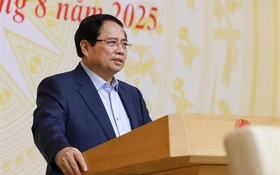 Việt Nam must strive to independently manufacture semiconductor chips by 2027: PM