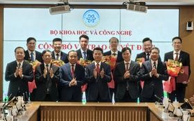 Bộ KH&CN công bố và trao quyết định bổ nhiệm, điều động cán bộ