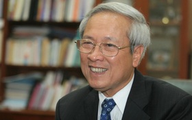 GS Đỗ Trung Tá kể về quyết định biến điện thoại xa xỉ thành đồ 'giắt cạp quần nông dân'