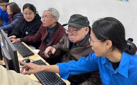Khi người lớn tuổi bước vào “thế giới số”
