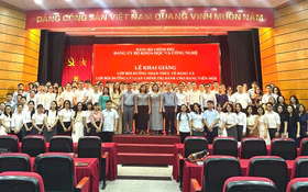 Khai giảng Lớp bồi dưỡng nhận thức về Đảng và Lớp bồi dưỡng lý luận chính trị dành cho đảng viên mới