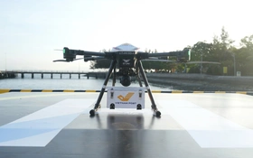 Bưu điện Việt Nam lần đầu đưa bưu kiện “bay qua biển” bằng thiết bị không người lái