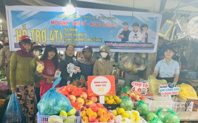 “Bình dân học vụ số” lan tỏa sâu rộng: Từ lớp học cộng đồng đến gia đình số, chợ số