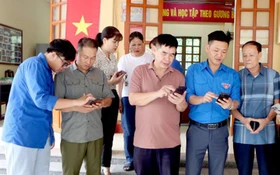 “Bình dân học vụ số” ở Lào Cai: Khi chuyển đổi số bắt đầu từ mỗi người dân