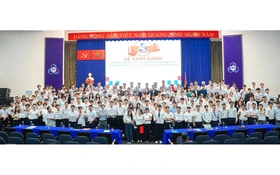 ĐH Bách khoa TP HCM: Khen thưởng hơn 750 triệu đồng cho cán bộ, sinh viên xuất sắc