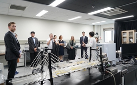 Đoàn công tác Bộ Công nghiệp, Khoa học và Tài nguyên Australia làm việc tại VKIST