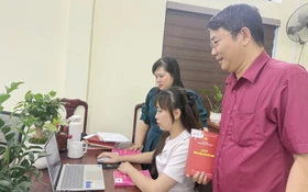 Biến điện thoại thành 'nông cụ', người dân làm giàu từ nền tảng số