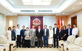 Viet Nam, Singapore promote cooperation in AI, semiconductors, and tech workforce training