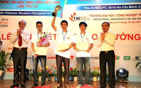 Thứ trưởng Nguyễn Minh Hồng trao giải cuộc thi Olympic Tin học Việt Nam lần thứ 23 và Kỳ thi lập trình sinh viên quốc tế ACM/ICPC khu vực châu Á