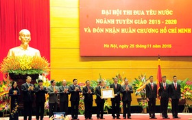  Ban Tuyên giáo Trung ương đón nhận Huân chương Hồ Chí Minh