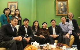 Bộ trưởng Nguyễn Bắc Son thăm và chúc Tết gia đình nguyên Tổng cục trưởng Tổng cục Bưu điện Vũ Văn Quý