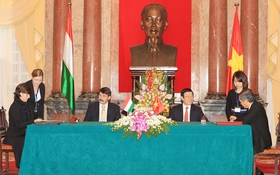 Việt Nam - Hungary ký kết thỏa thuận hợp tác CNTT-TT