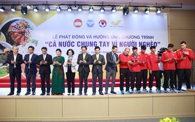 Bưu điện Việt Nam cùng đội tuyển Bóng đá Quốc gia đồng hành vì người nghèo