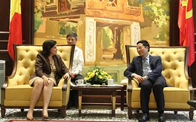 Bộ trưởng Nguyễn Mạnh Hùng tiếp Đại sứ Cuba tại Việt Nam
