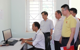Bàn giao Đài truyền thanh cơ sở ứng dụng CNTT cho xã Chiềng Phung