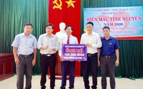 Thị xã Hương Thủy: Hiến máu tình nguyện và trao tiền ủng hộ phòng, chống COVD-19