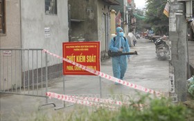 Hà Nội: Ba người cùng nhà ở Hà Đông dương tính với SARS-CoV-2