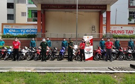 Viettel Post hỗ trợ xe máy cho chiến sĩ tuyến đầu "đi chợ" giúp người dân Thành phố Hồ Chí Minh